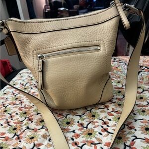 vintage Coach Elegant Cream pebbled leather cross body handbag